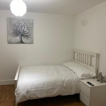 Streatham High Street Apartment London Exterior photo