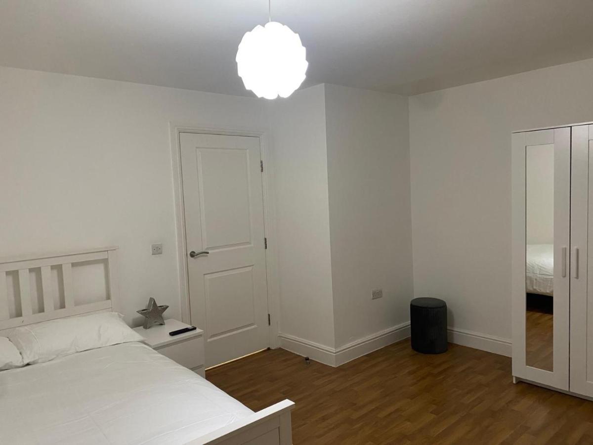 Streatham High Street Apartment London Exterior photo